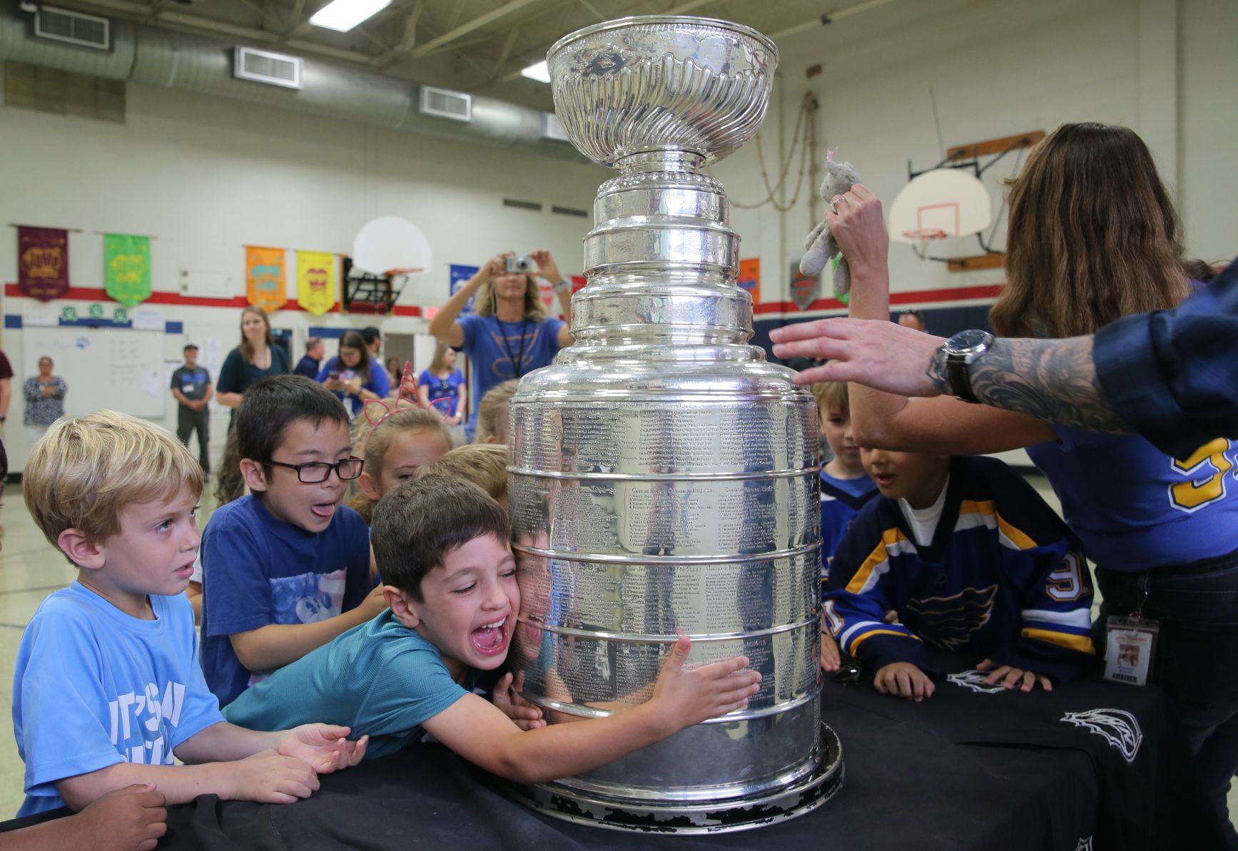 Stanley Cup visits Barretts Elementary